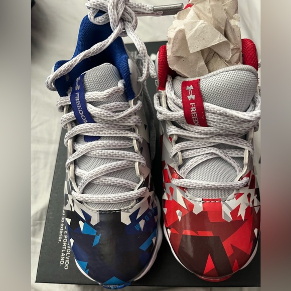 Underarmour boys cleats - Picture 4 of 6